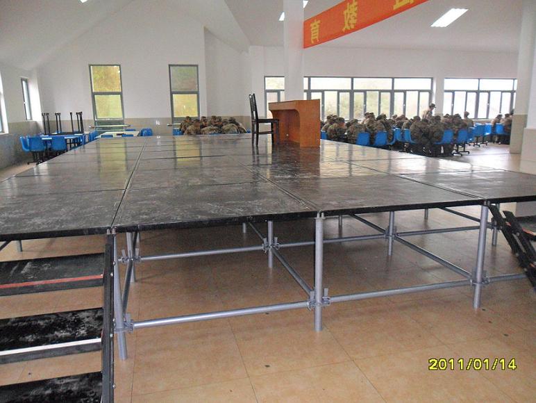 鍍鋅新型框架包邊舞臺實景搭建 